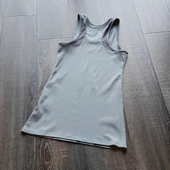 🍁 Under Armour HeatGear rib knit Tank Top 🍁 - Picture 4 of 4